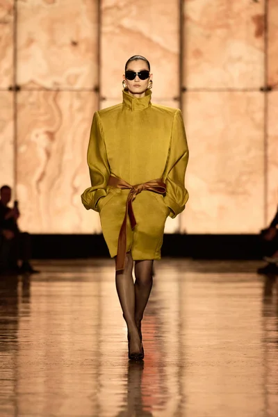 Look 7